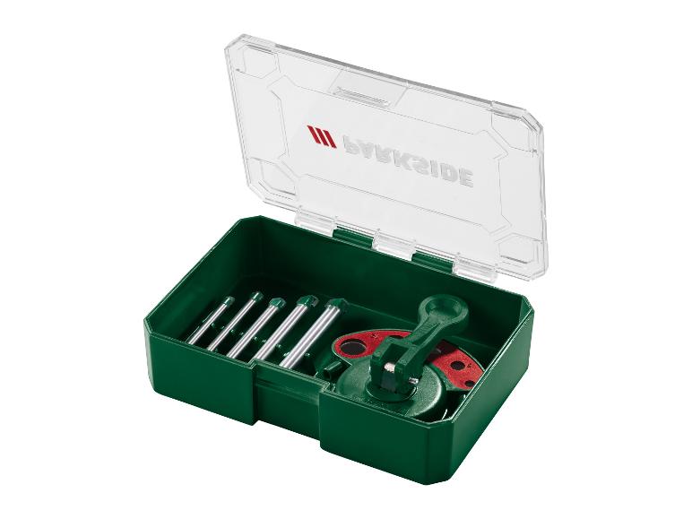 Boor- en accessoirekit in een open groene doos