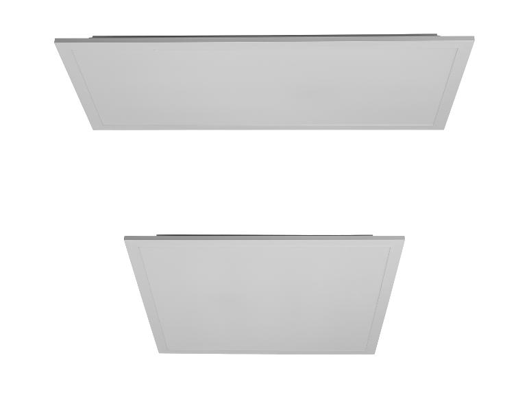 Twee vierkante inbouw plafondlampen.