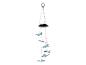 Solar windchime met verlichte blauwe vlinders.