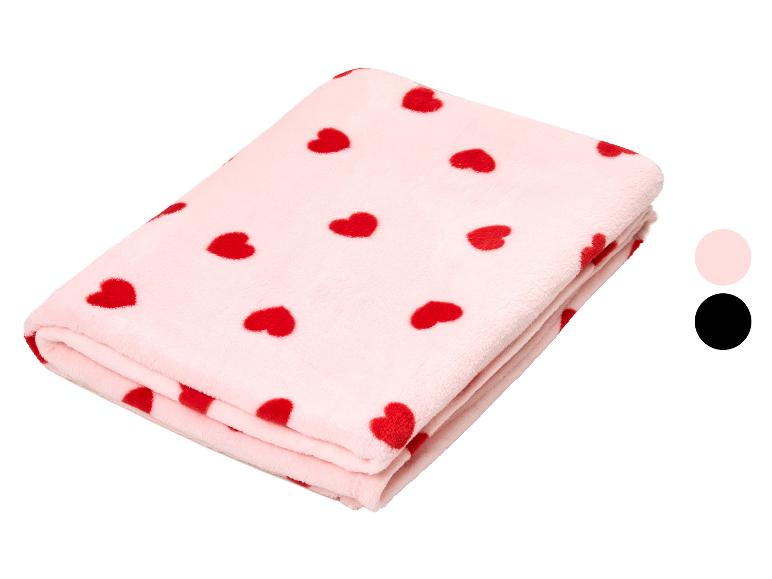 Roze fleece deken met hartjespatroon, met roze en zwart kleurstaal.