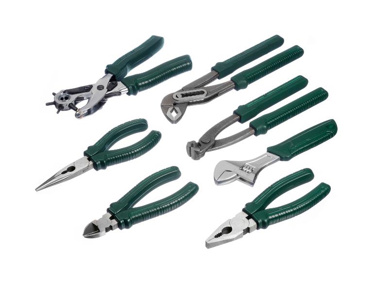 Set tangen en ander gereedschap met groene handgrepen.