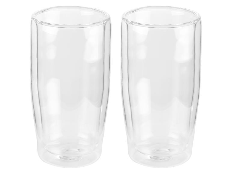 Twee glazen geïsoleerde bekers voor koffie of thee.
