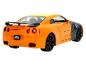 Een oranje Nissan GT-R model auto van Jada Toys.