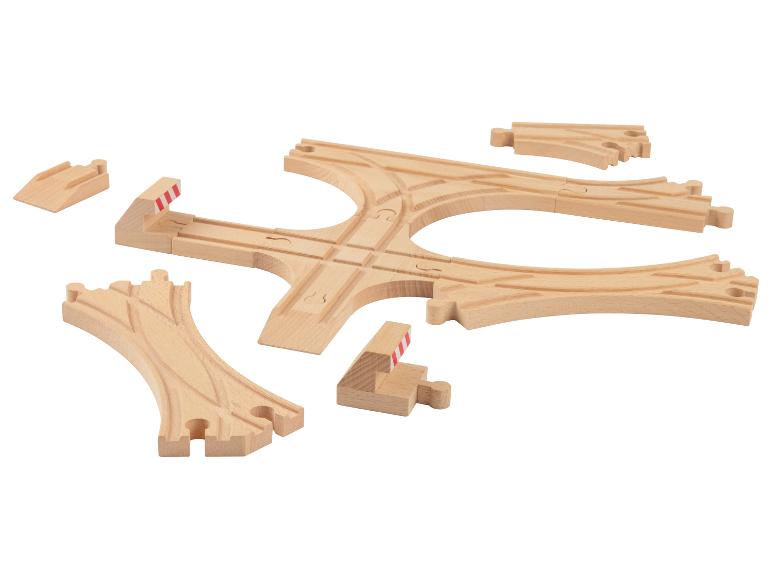 Houten treinset met rails, wissels en stootblokken.