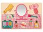 Houten make-up en haarstyling thema puzzel, met spiegel, föhn en cosmetica.