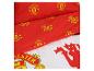 Rood beddengoed met herhalend voetbalteamlogo en een wit laken.