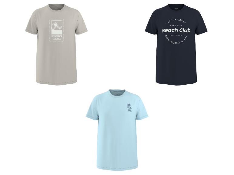 Zomer T-shirts met strandprints: een beige 'Summer State', een marineblauwe 'Beach Club' en een lichtblauwe met palmbomen.