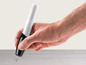 Een hand die een whiteboard-marker vasthoudt.