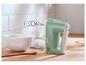 Een mintgroene SilverCrest handmixer op een aanrechtblad.