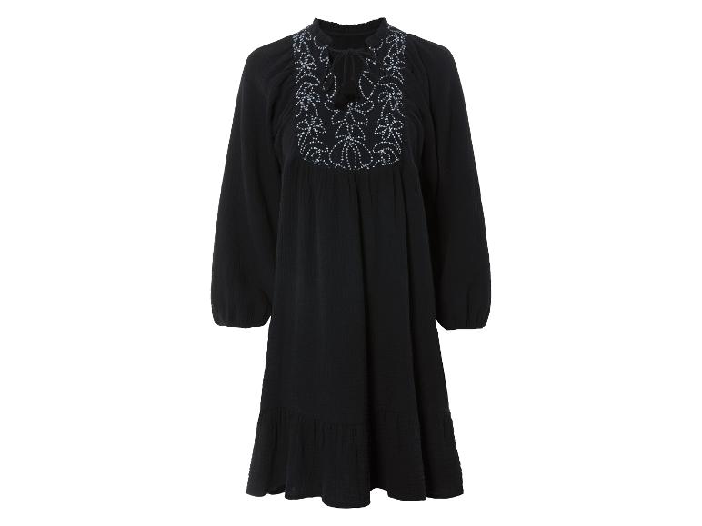 Lange zwarte boho jurk met borduurwerk en pareldetails.