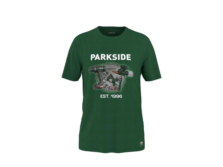 Groen T-shirt met opdruk van boormachine, cirkelzaag en schuurmachine, tekst 'EST. 1996'.