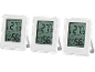Drie witte digitale thermometer-hygrometers, die 27,5°C en 56% luchtvochtigheid tonen