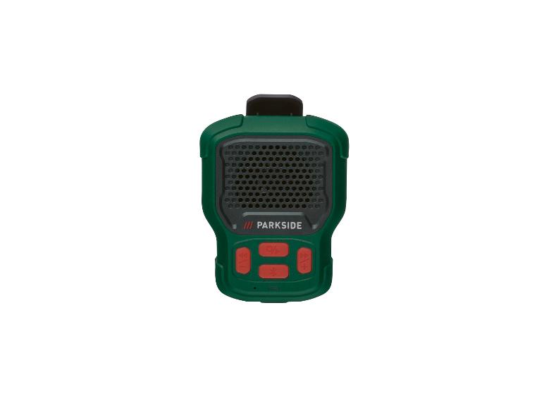 Een groene Parkside draagbare luidspreker met knoppen voor volume, Bluetooth en aan/uit.