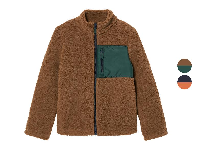 Bruin fleece jack met groene en donkerblauwe details.