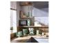 Mintgroene keukenapparatuur: magnetron, broodrooster, waterkoker en espressomachine op een houten aanrecht.