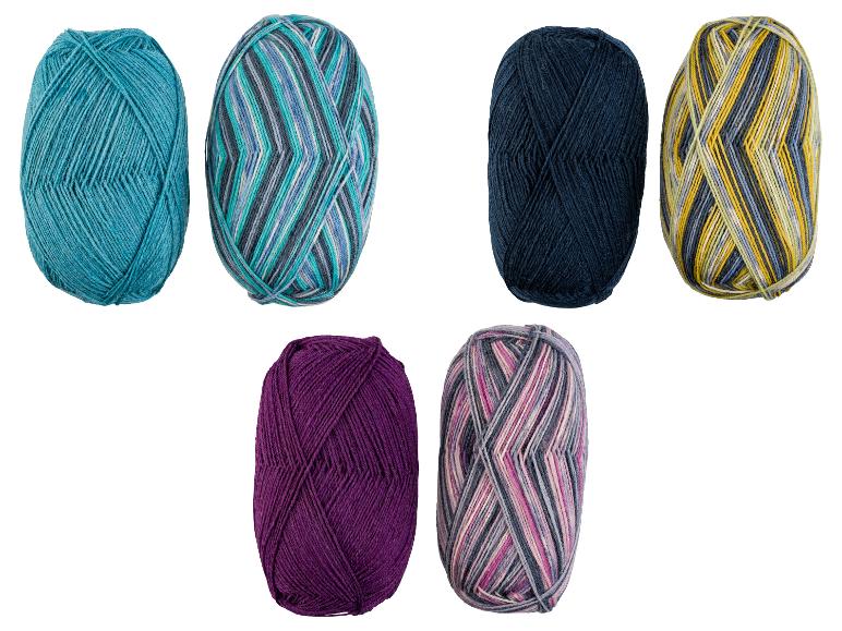 Zes bollen garen in verschillende kleuren.