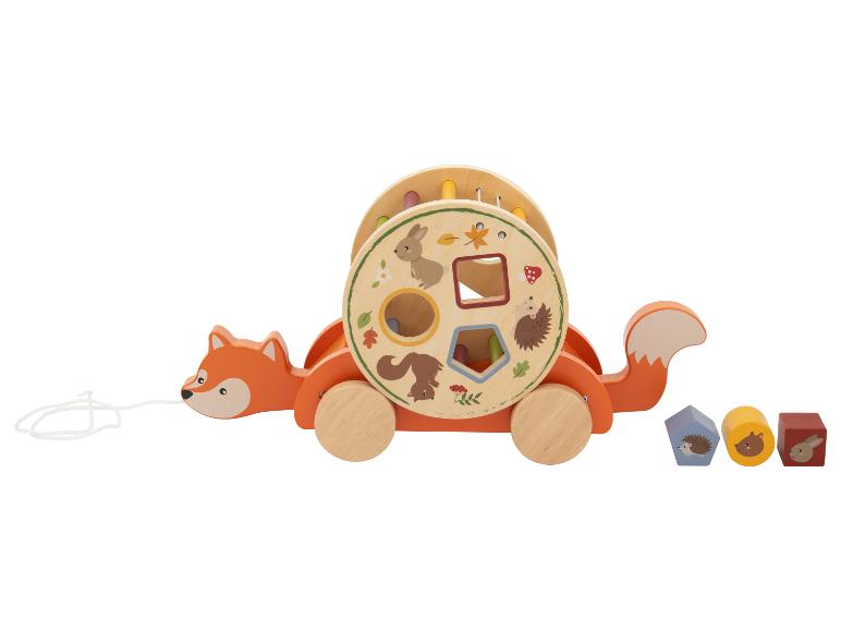 Houten speelgoed in de vorm van een vos met vormsorteerder en dierenblokken.