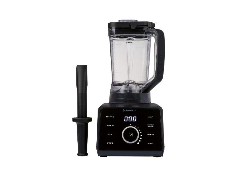 Zwarte blender met glazen kan en digitaal display, met programma's voor smoothies en soepen.