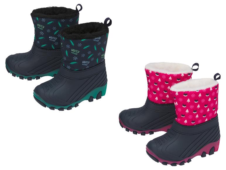 Twee paar kinderwinterlaarzen: donkerblauw met groene accenten en roze met vossenmotief.