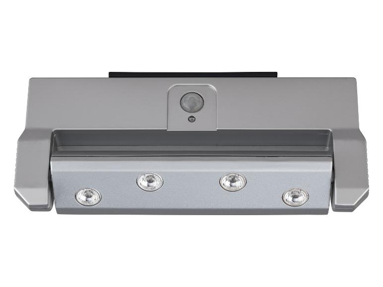 Zilveren onderbouwlamp met bewegingssensor en vier LED-lampen