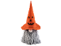 Halloweenkabouter met een oranje pompoengezichtshoed en een lange grijze baard.
