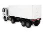 Wit speelgoed vrachtwagen met witte aanhanger, achteraanzicht.