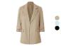 Beige blazer met driekwart mouwen.