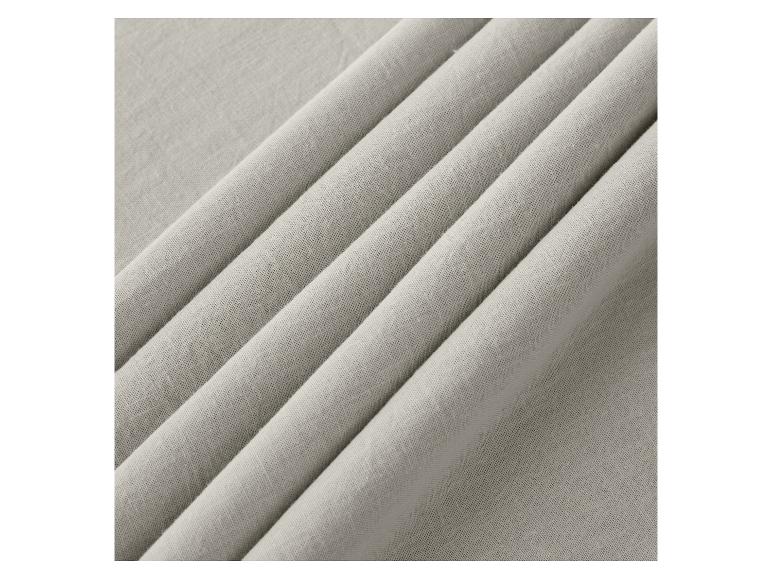 Zachte, beige stof met een zijdeachtige textuur.