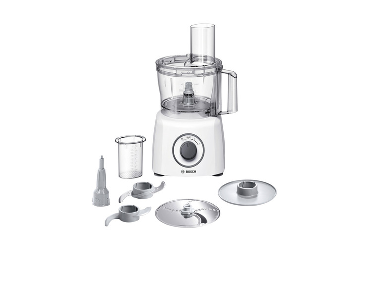 Een witte Bosch foodprocessor met accessoires, waaronder messen en een schijf.
