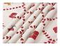 Witte stof met prints van rode harten, cadeaus, auto's en peperkoek.