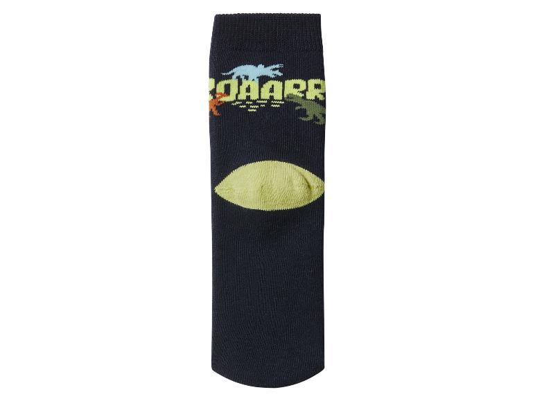 Zwarte sok met dinosaurusprint en de tekst „ROAARR”