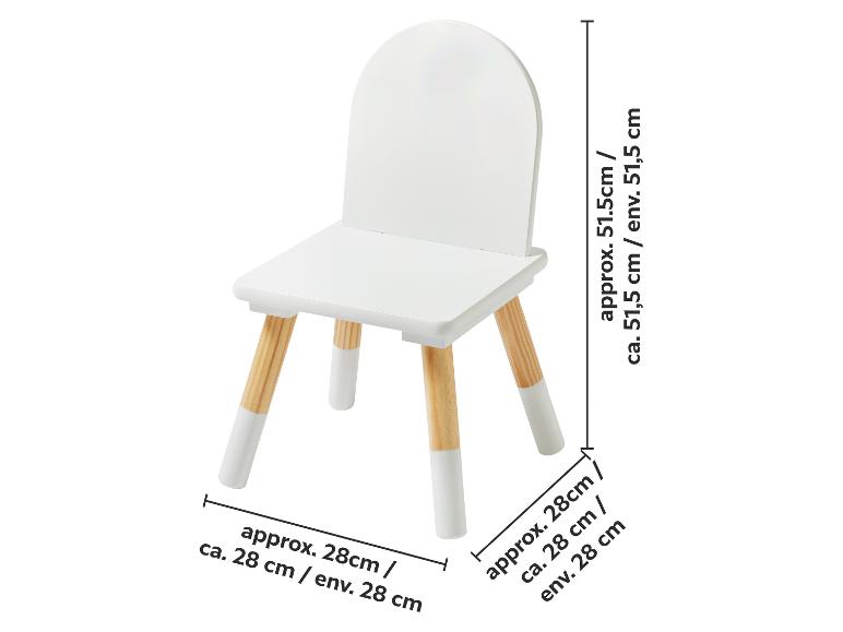 Witte kinderstoel met houten poten, afmetingen ca. 51,5 cm (hoogte) x 28 cm (breedte) x 28 cm (diepte).