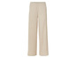 Beige broek met wijde pijpen.