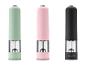 Drie elektrische kruidenmolens in mintgroen, roze en zwart.