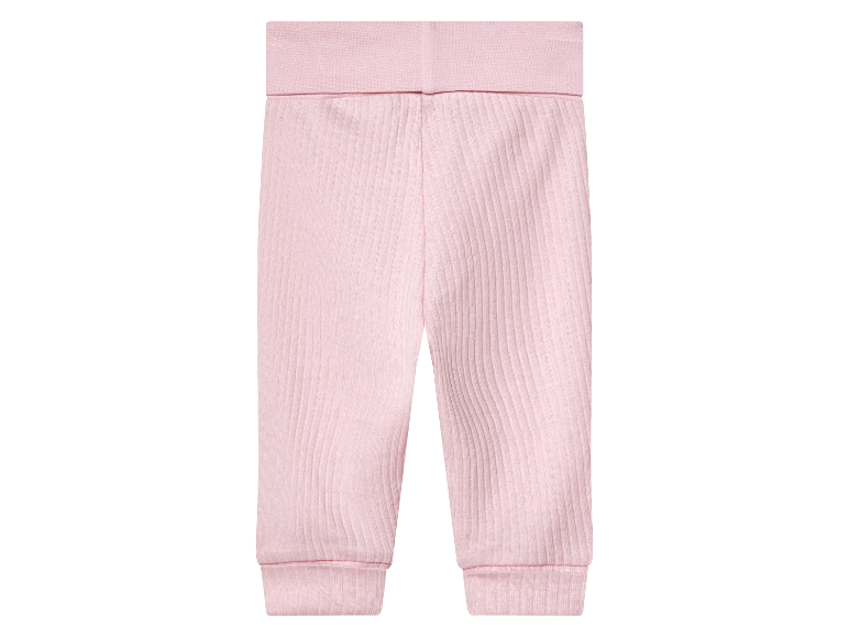 Roze geribbelde babybroekjes.