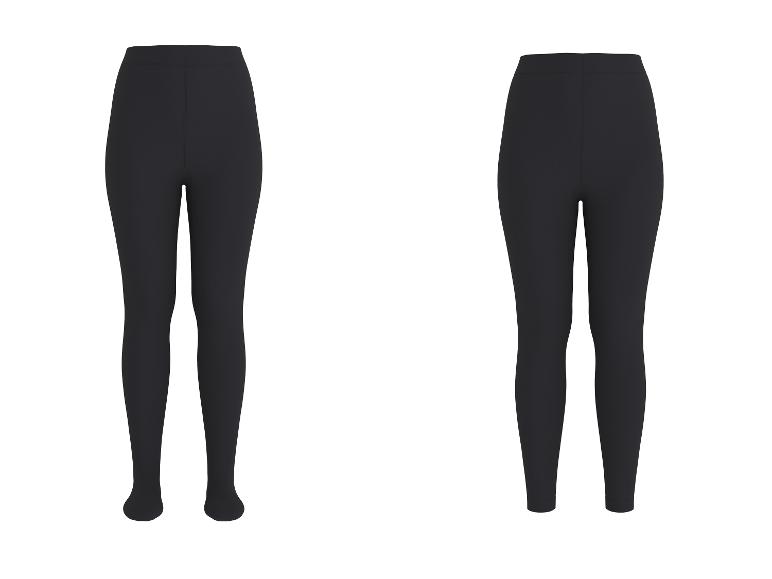 Twee paar zwarte leggings, één met bedekte voeten, de andere met open voeten.