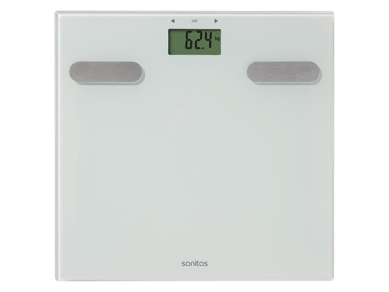Badkamerweegschaal met digitaal display dat 62,4 kg toont en metalen elektroden.