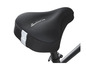 Een zwart zadel met memory foam van het merk Crivit.
