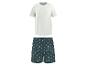 Wit T-shirt en donkergroene pyjamashorts met palmboompatroon.