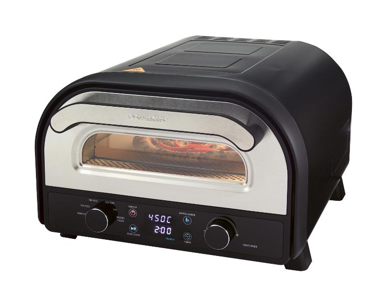 Zwarte pizzaoven met digitaal display dat 450C en 2:00 toont, met een pizza erin.