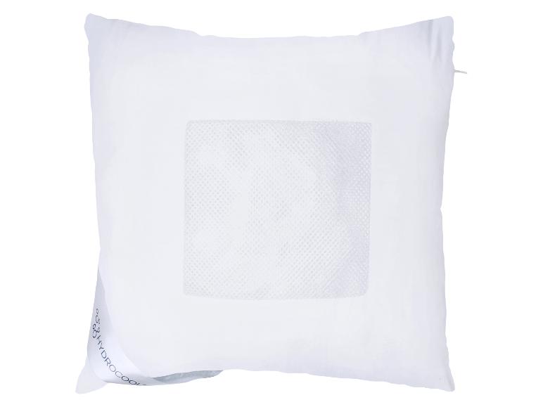 Wit kussen met een ademend mesh-gedeelte in het midden en een 'hydrocool'-label.