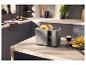 SILVERCREST® Premium broodrooster met dubbele sleuf in de keuken met bagels.