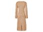 Lange beige gebreide jurk, achterkant.