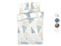Een dekbedovertrek met een geometrisch patroon in beige en blauwe tinten.