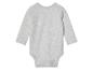 Een grijs babypakje met lange mouwen.