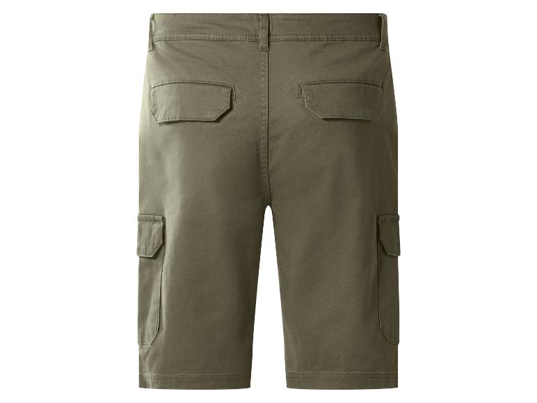 Heren khaki cargoshorts, achteraanzicht.