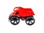 Rode speelgoedkiepwagen met zwarte wielen, op een witte achtergrond.