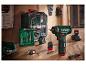 PARKSIDE 12 V accuboormachine met accu, oplader en accessoires op een houten werkbank.