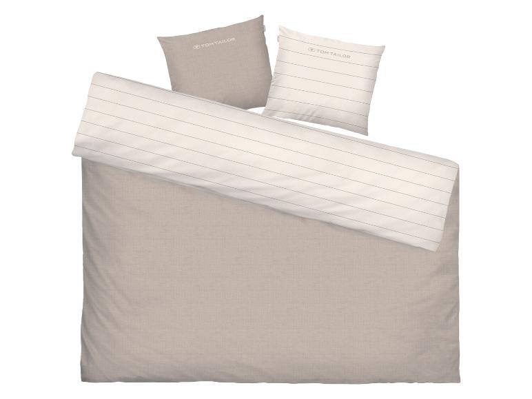 Beige beddengoedset met een effen dekbedovertrek en gestreepte kussenslopen