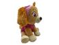 Een pluche Skye van de Paw Patrol in een roze outfit.